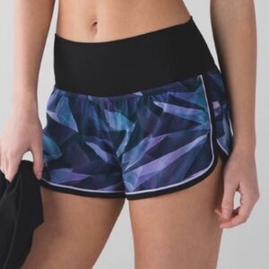 Lululemon Drop It Low Shorts in Pretty Prism Multi/Black/Lilac pattern Sz 6 ECU